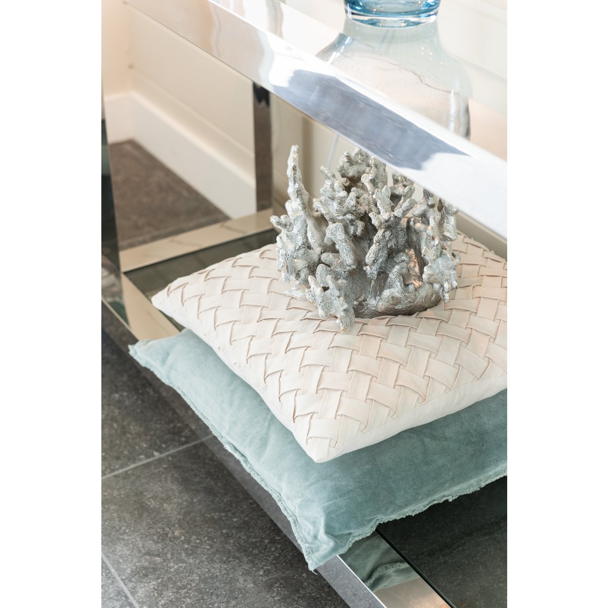 Luxe Sierkussen van J-Line – 45×45 cm | Beige Geweven Design