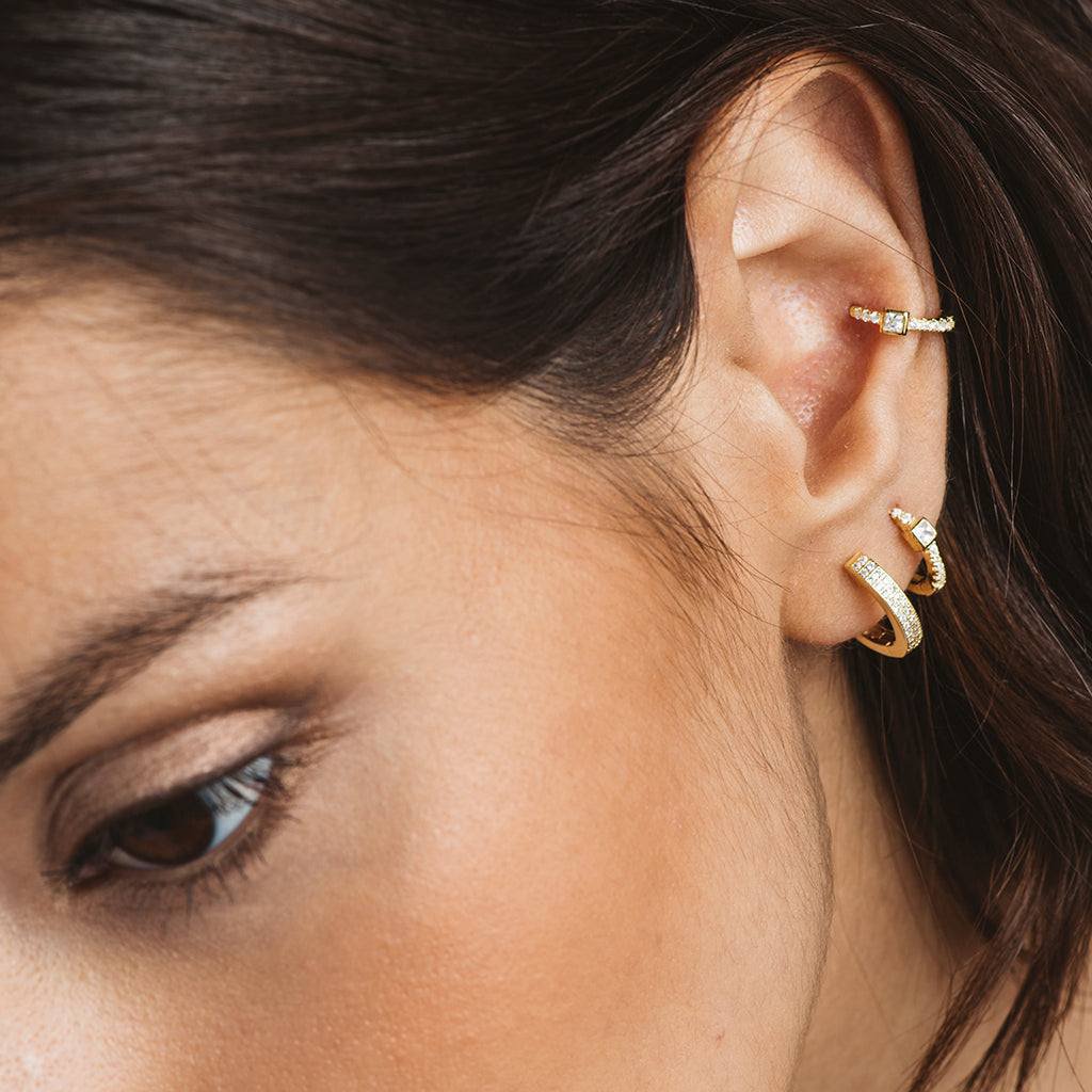 Kleine creolen oorbellen – verguld zilver met dubbele baan zirkonia