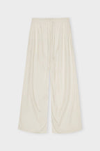 Luxe Silky Loungewear Set maat M – Hope Shirt Silky & Sea Pants Silky van moshi moshi mind